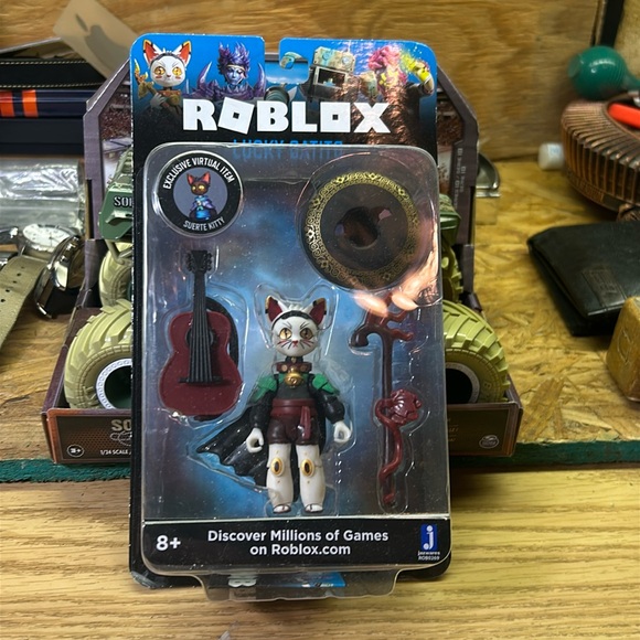 ROBLOX LUCKY GATITO ACTION FIGURE WITH ACCESSORIES. - Picture 1 of 10